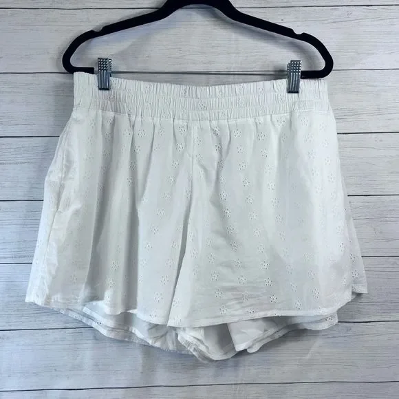 NWT Hollister Ultra High Rise Eyelet Soft Shorts Side Pockets Fully Lined 💗 - Picture 2 of 7